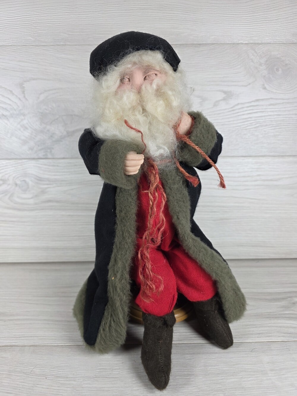 Christmas Folk Art Santa-Claus-Style Doll Taiwan 13" Holiday Decor Old Man SU44